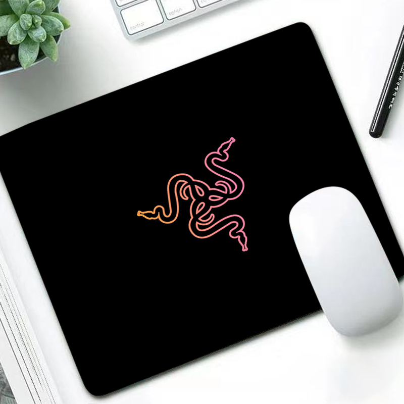 Desk Setup Ergonomic - Razer tapis de souris de luxe